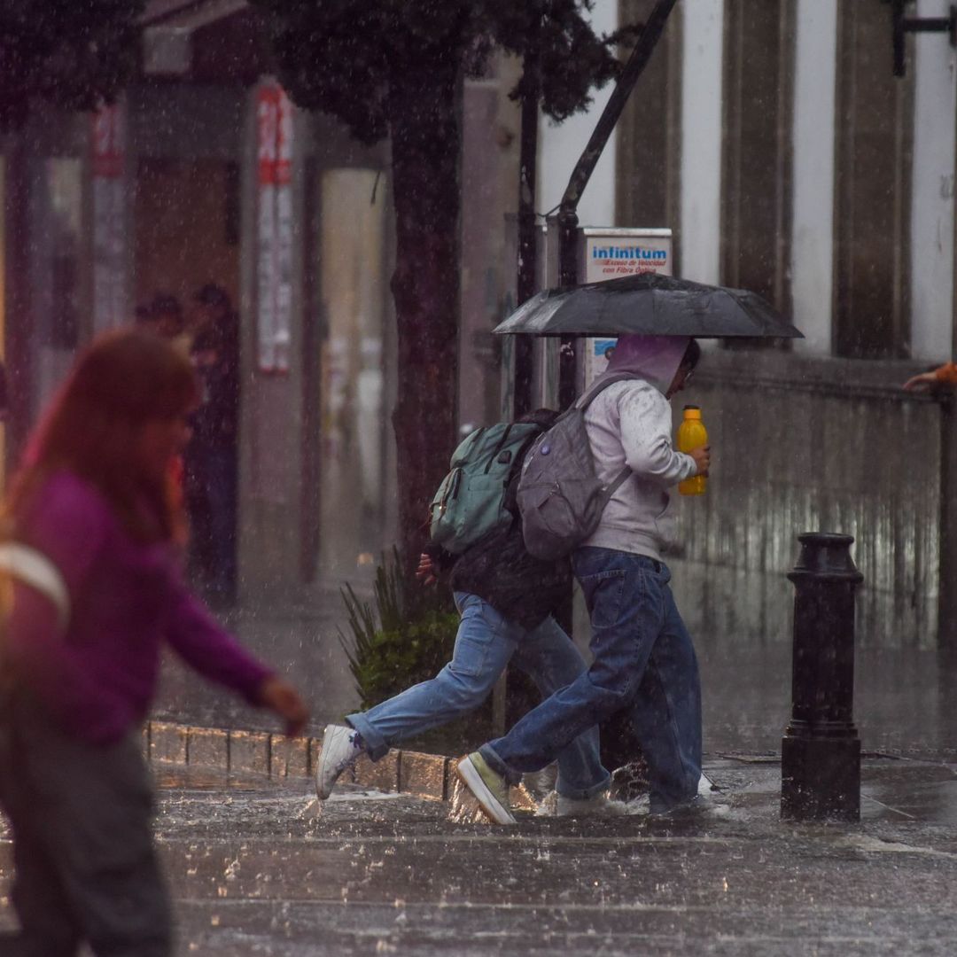 Continúan las fuertes lluvias en la capital. Foto: Cuartoscuro
